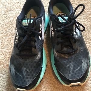 Launch Brooks Running Sneaker